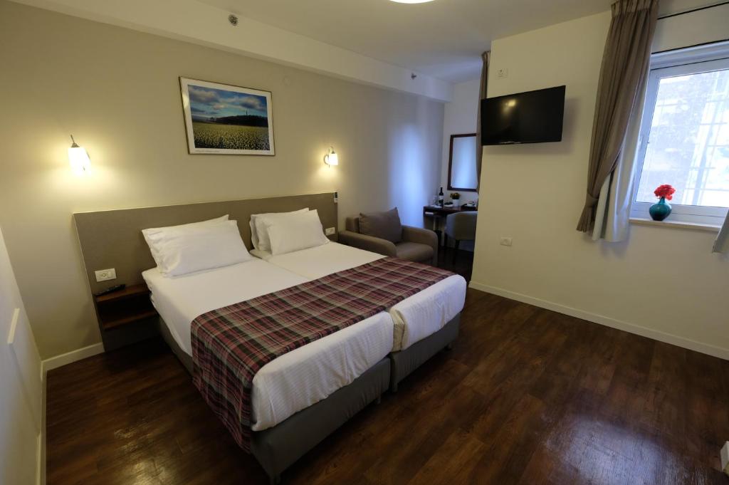 מיטה או מיטות בחדר ב-Scots House Hotel