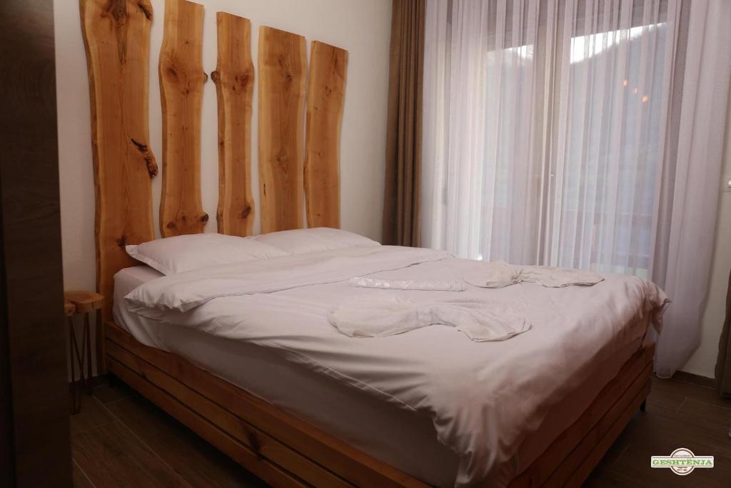 HotelRestaurant Gështenja - Deluxe Double Room With Bath