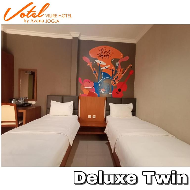 Postel nebo postele na pokoji v ubytování Votel Viure Hotel Jogjakarta