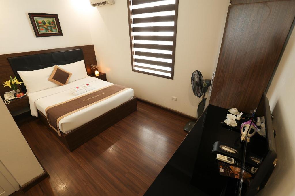 Postel nebo postele na pokoji v ubytování Hoàng Gia Xa La Boutique Hotel