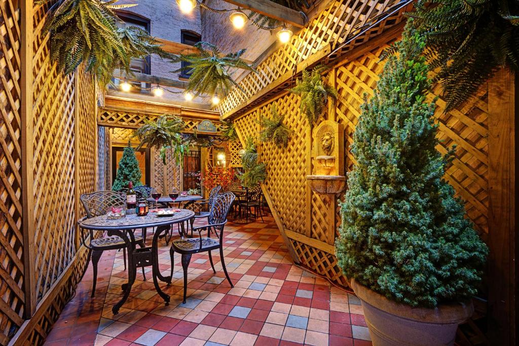 Casablanca Hotel by Library Hotel Collection photo