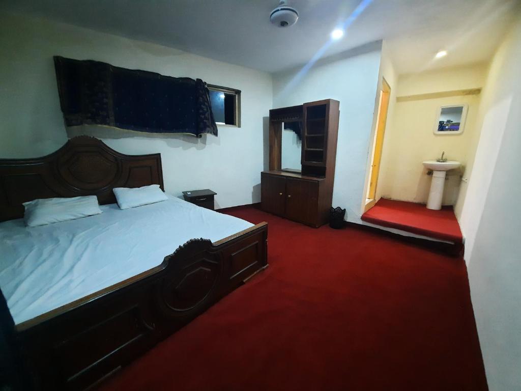 Postel nebo postele na pokoji v ubytování Highlander inn Skardu