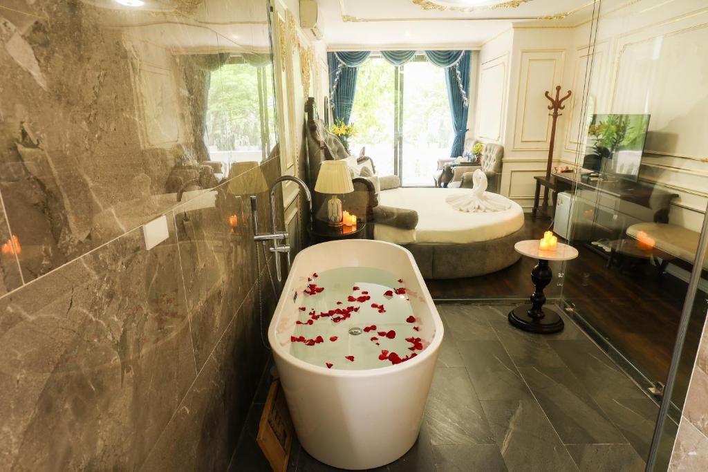 Koupelna v ubytování Hoàng Gia Xa La Boutique Hotel