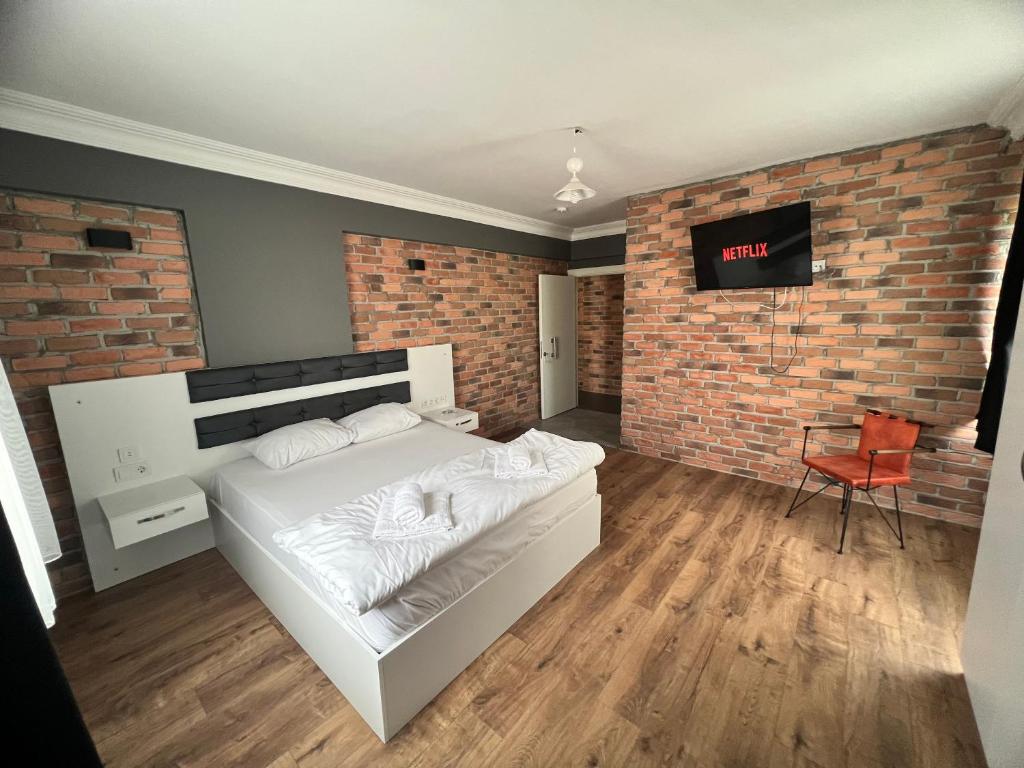 Postel nebo postele na pokoji v ubytování Karaca Suite