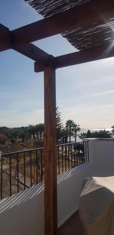 a balcony with a view of the ocean at Junto a la playa y vistas espectaculares in Los Alcázares