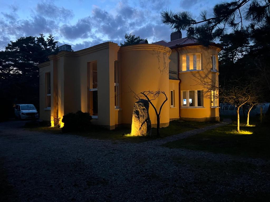 1-bedroom apartment-rooftop JAKUZZI-hot tub, BBQ & SAUNA in a FOREST by the BEACH - One-Bedroom Apartment