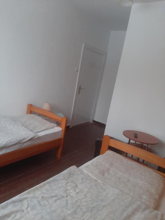 Villa Centrum, BEZPŁATNY PARKING - Habitación Pequeña Con 2 Camas Individuales