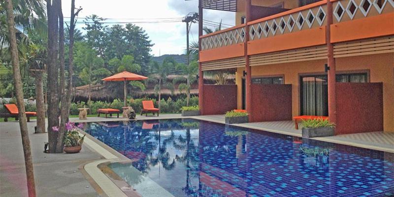 Bazén v ubytování Baan Suan Villas Resort nebo v jeho okolí