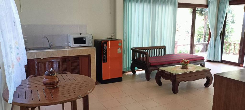 Kuchyň nebo kuchyňský kout v ubytování Baan Suan Villas Resort