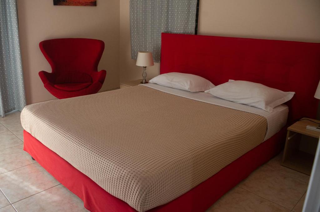 Postel nebo postele na pokoji v ubytování kostas house