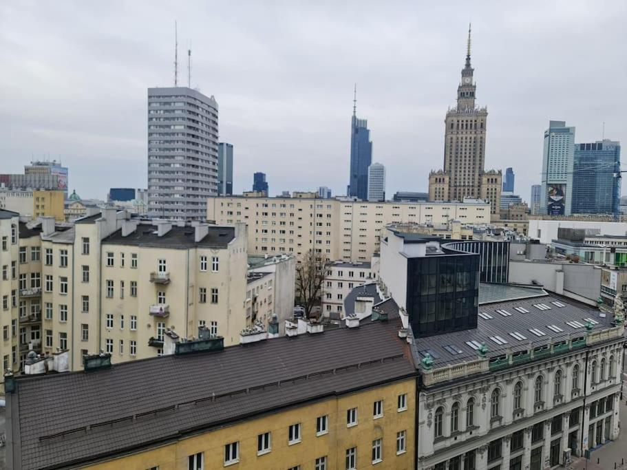 華沙的住宿－10Q - Z6 Apartment 601，享有城市和高楼的景色