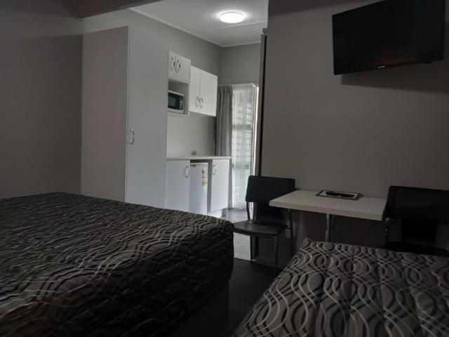 Postel nebo postele na pokoji v ubytování Solomon Inn Motel Figtree
