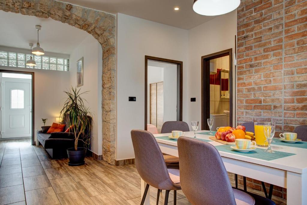 Apartment Laura with Terrace, Vodnjan (updated prices 2024)