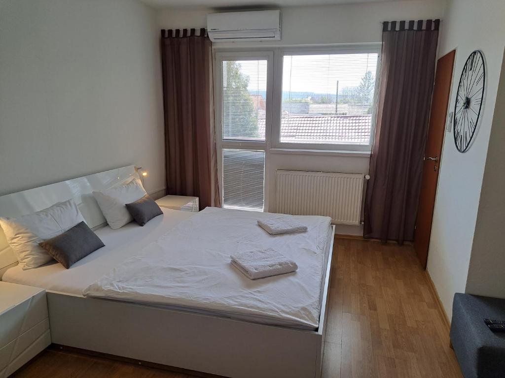 Postel nebo postele na pokoji v ubytování Apartmány EMMA