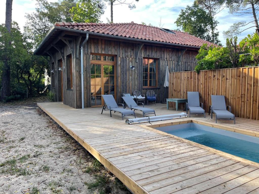 Cap Ferret villa bois avec piscine dans le village de Piquey ref 5
