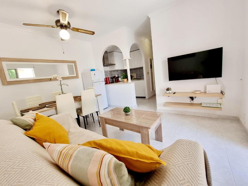 Itaca street bungalow, Torrevieja, Spain - Booking.com
