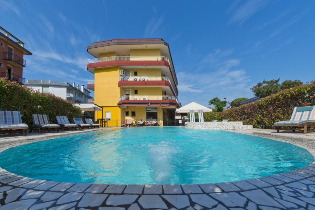Bazén v ubytování Hotel Corallo nebo v jeho okolí