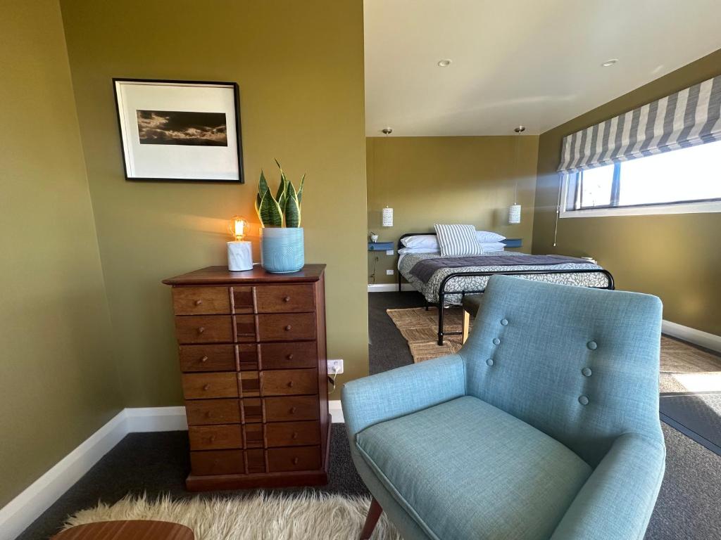 Beckenham Studio on tree lined street, Christchurch (updated prices 2024)