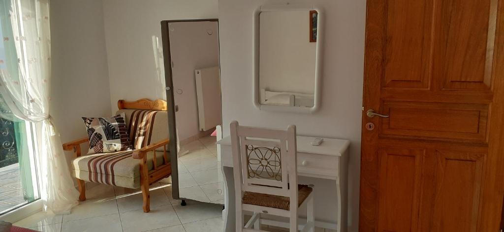 Zdjęcie z galerii obiektu Mimi's sunnyview house w mieście Vlachata