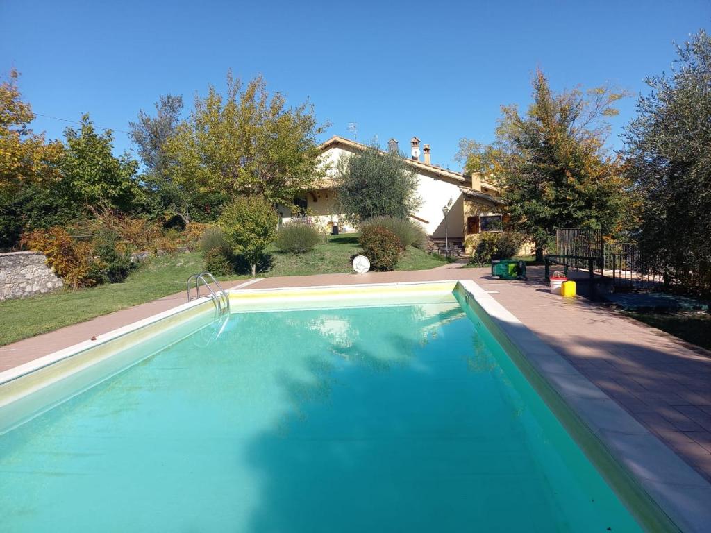 Beautiful 2-Bed Apartment with Pool Access