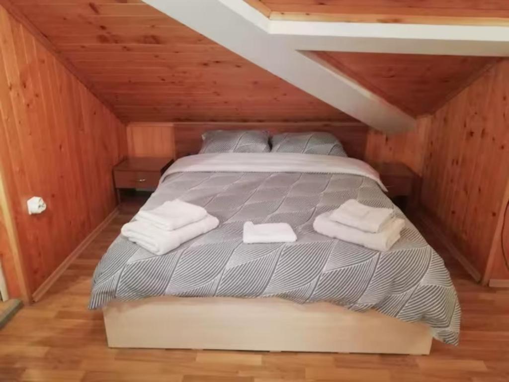 een bed op zolder met twee handdoeken erop bij Green Loft Apartment-Rose in Sliven