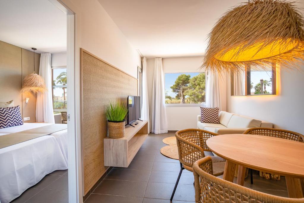 Migjorn Ibiza Suites & Spa, Playa den Bossa – Precios ...