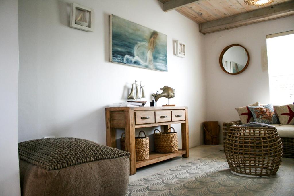 Khu vực ghế ngồi tại Cozy Corner Backpackers