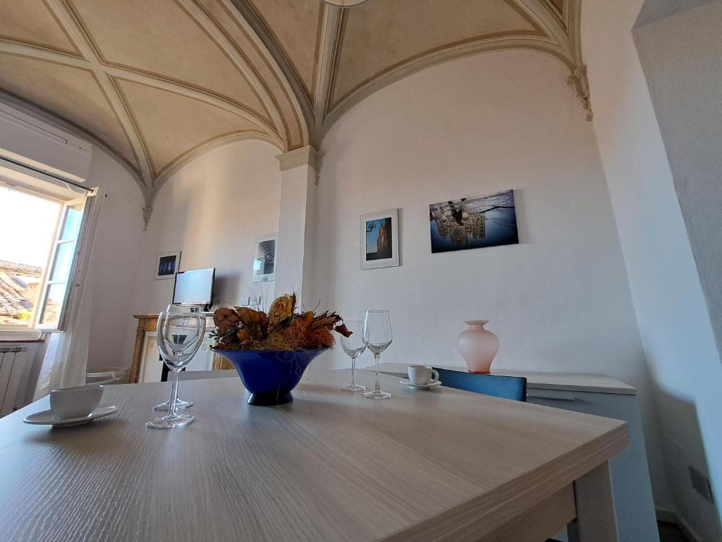 Televízia a/alebo spoločenská miestnosť v ubytovaní Alloggio ristrutturato a 50 metri da Piazza del Campo