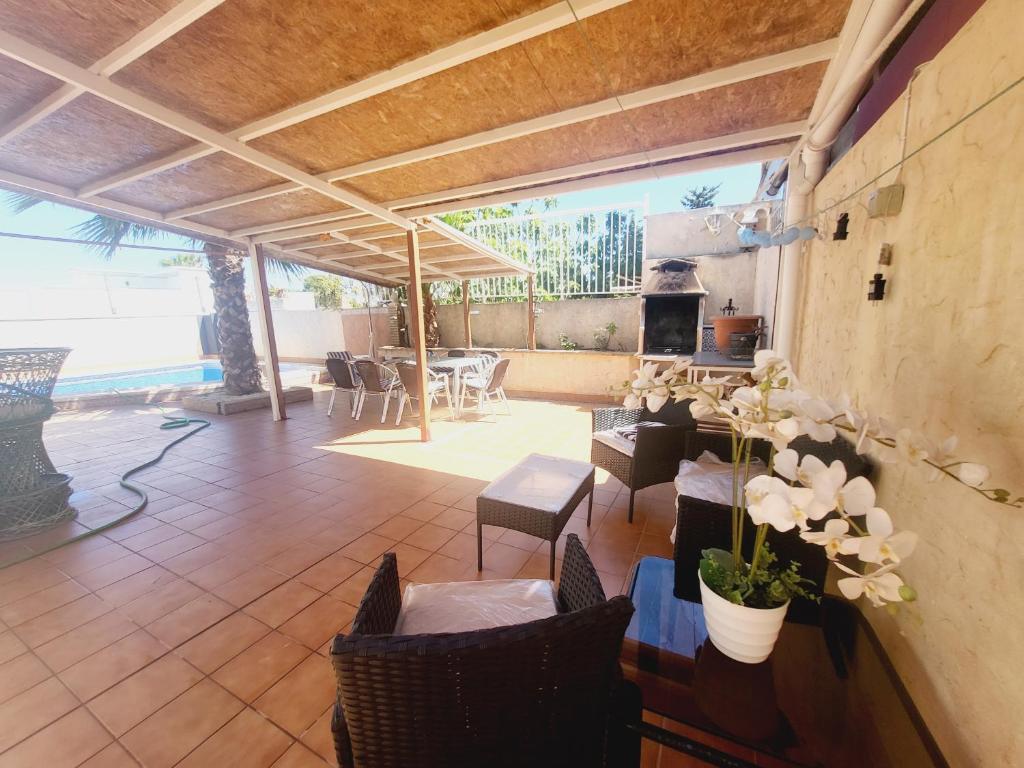 Casa piscina privada 4 dormitorios, Alicante – Precios ...