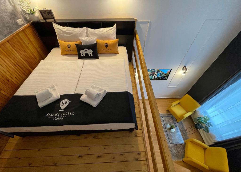 Postel nebo postele na pokoji v ubytování Smart Hotel Budapest