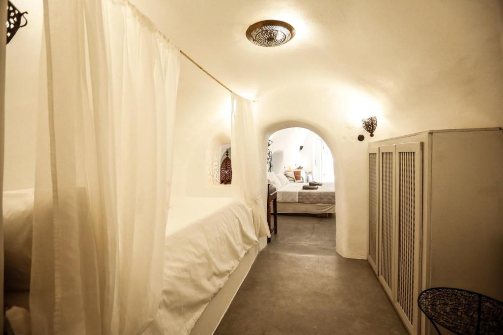 Postel nebo postele na pokoji v ubytování Dandy Cave Villa - Romantic Private & Luxurious - Waterfall Pool - Hot Tub -Up to 8 People
