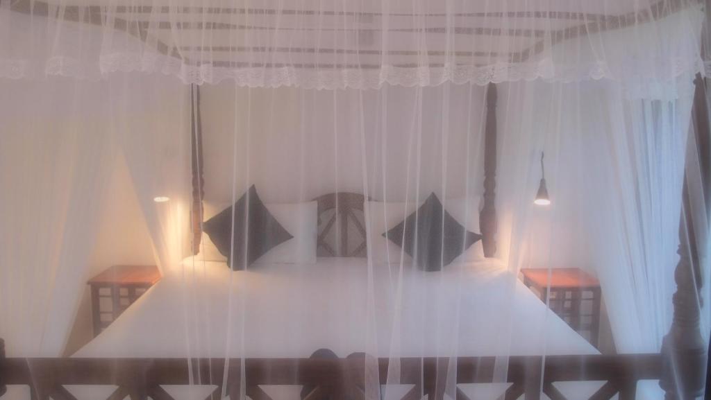 Postel nebo postele na pokoji v ubytování Unawatuna Nor Lanka Hotel