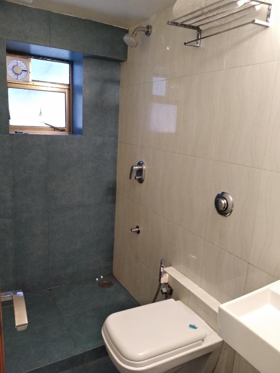 Uma casa de banho em Apollo Guest House