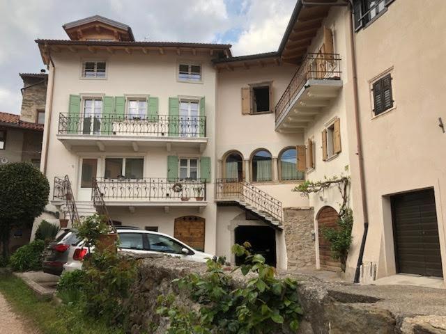 a building with a car parked in front of it at API Tenna Apartaments Betulla 2 in Tenna 