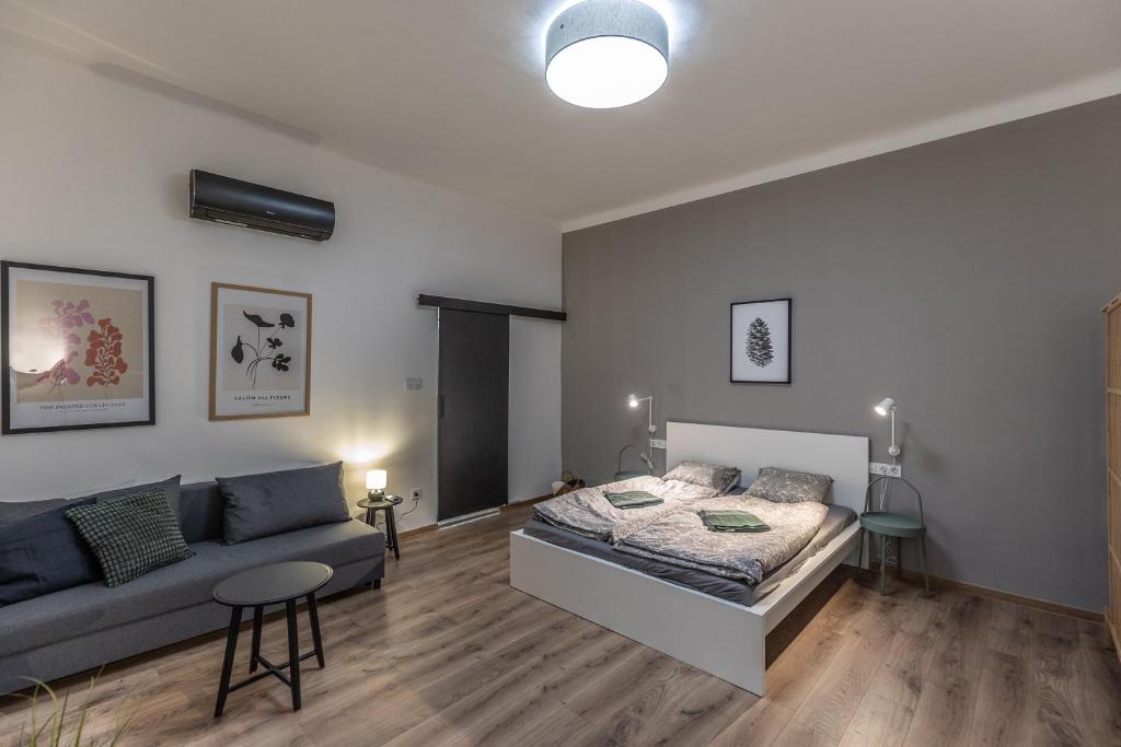 Design Studios Downtown 1072 Budapest, 16 Klauzál tér kép - 1