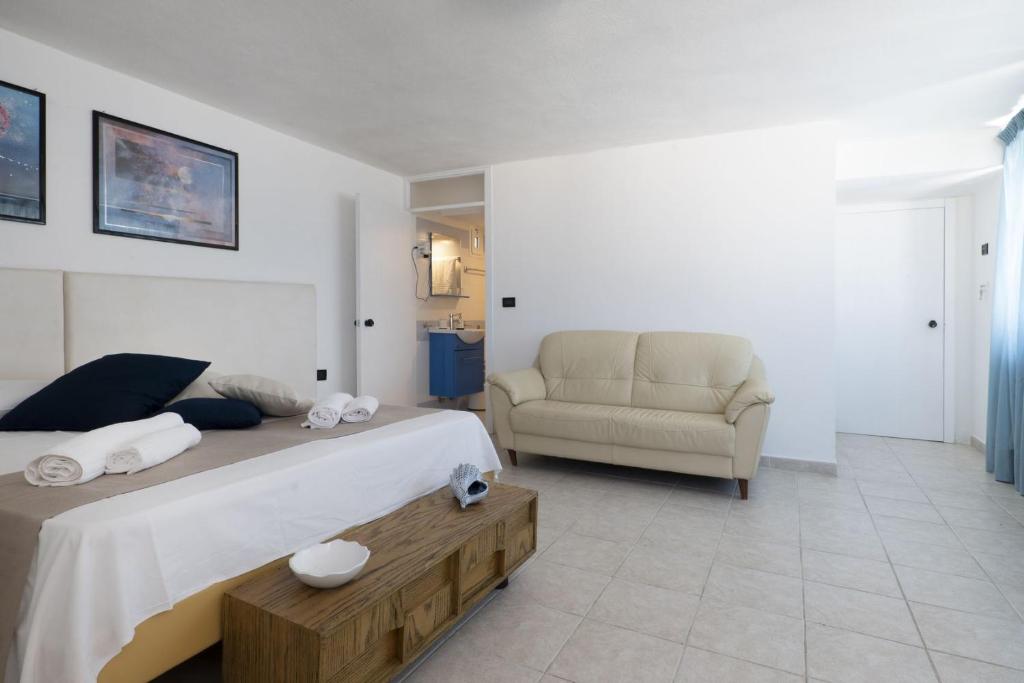 Postel nebo postele na pokoji v ubytování Apulia Hotel Ugento Cala Blu