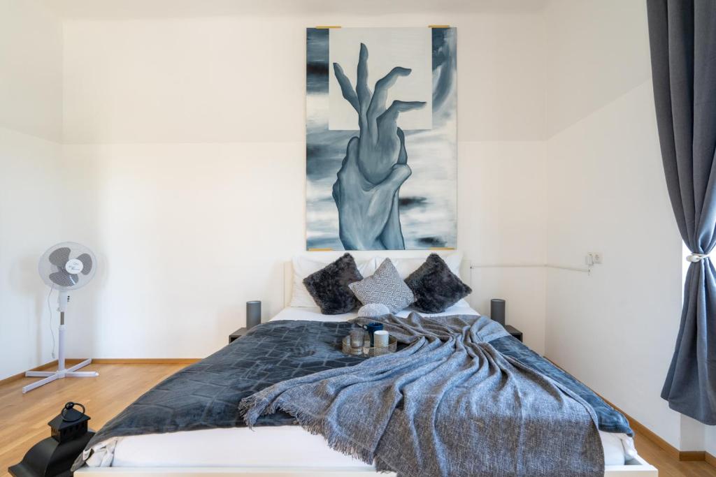 a bedroom with a bed with a blue comforter at Yeshello Apartment Central Station in Vienna