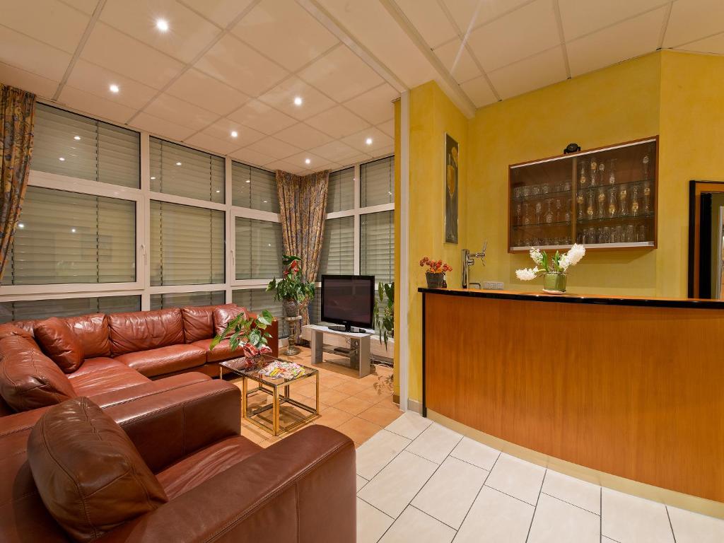 TV a/nebo společenská místnost v ubytování Panorama Hotel