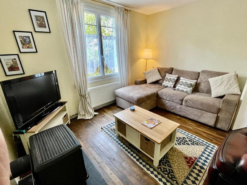 Μια τηλεόραση ή/και κέντρο ψυχαγωγίας στο Maison Collinée