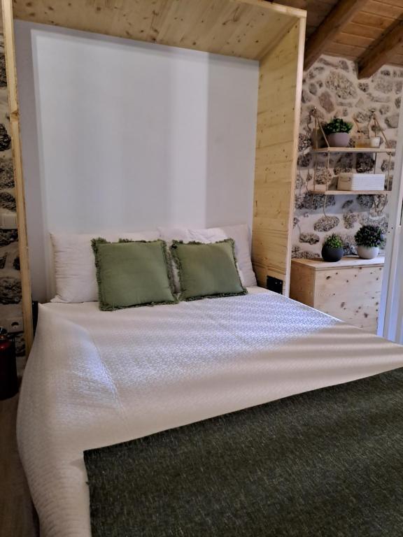 Postel nebo postele na pokoji v ubytování VillaGarcia-Casa da Marianinha
