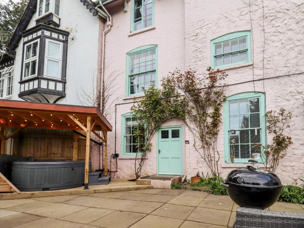 Greenways, Malvern Wells (updated prices 2024)