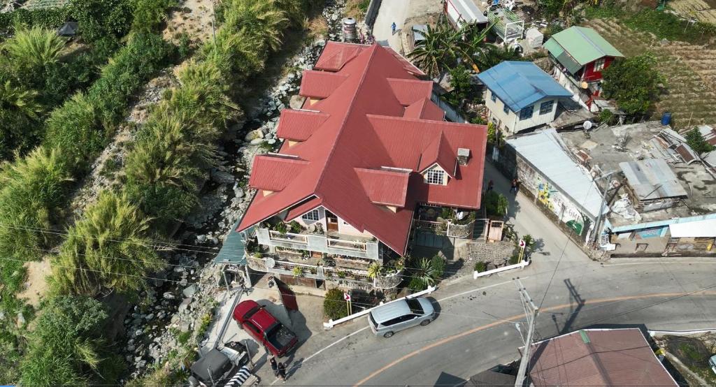 Blick auf Pinecone Lodge & Restaurant aus der Vogelperspektive