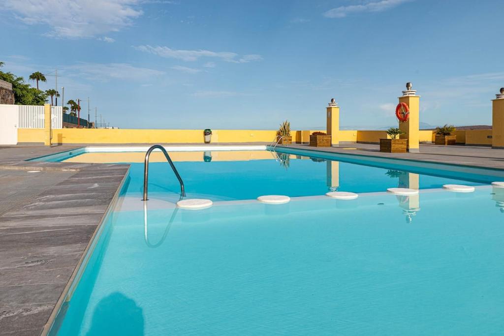 Basen w obiekcie Lightbooking playa de Amadores La Concha lub w pobliżu