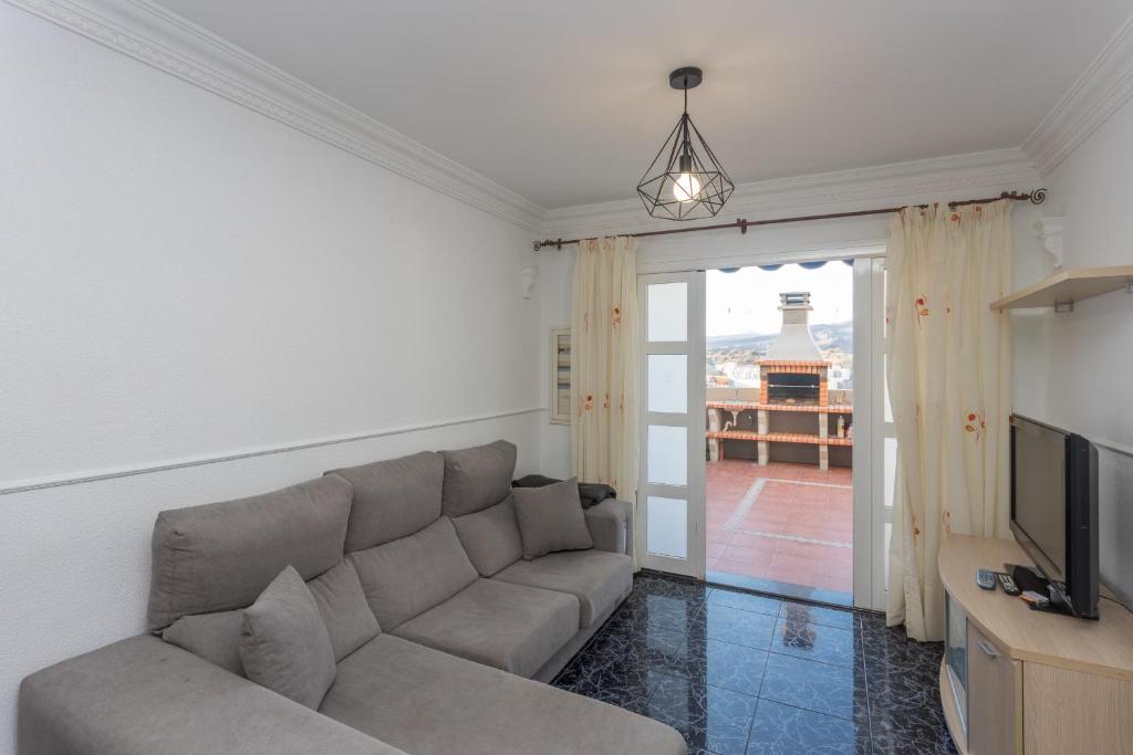 Telewizja i/lub zestaw kina domowego w obiekcie Lightbooking playa de Amadores La Concha