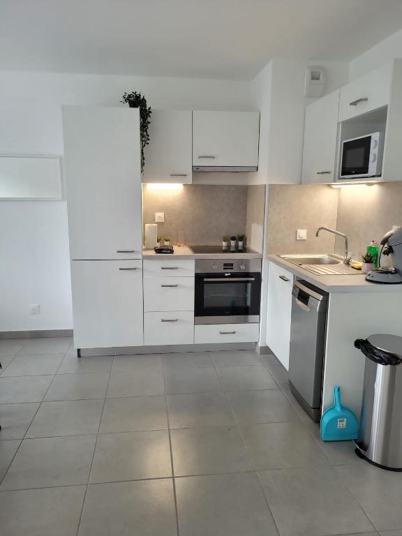 Kuchyňa alebo kuchynka v ubytovaní Superbes appartements neufs à Montpellier