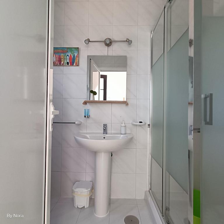 A bathroom at Apartment El Barco - Las Casas de Aron