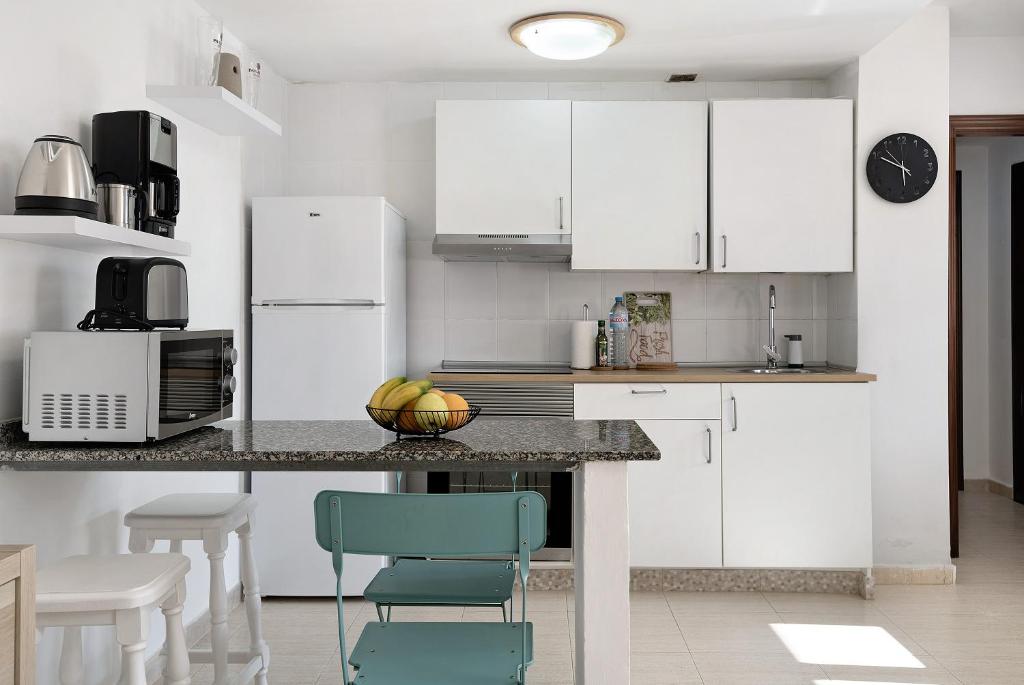 A kitchen or kitchenette at Casa Candido 2