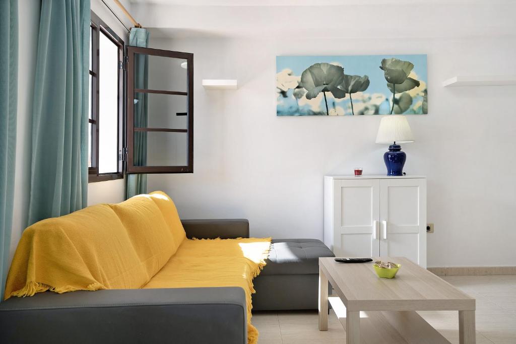 A seating area at Casa Candido 2