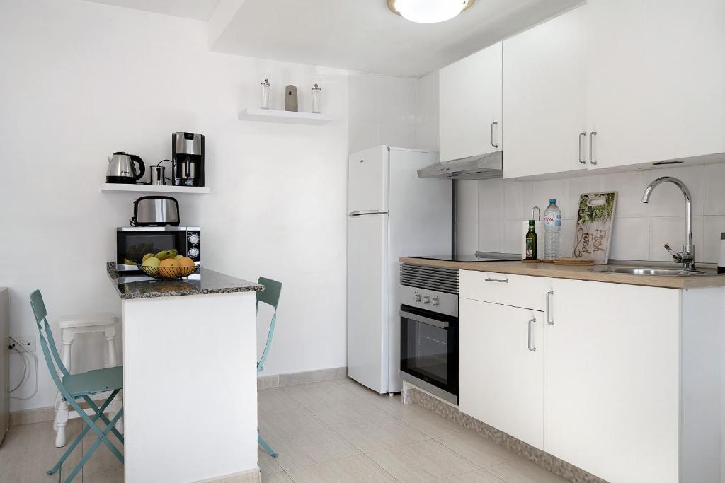 A kitchen or kitchenette at Casa Candido 2