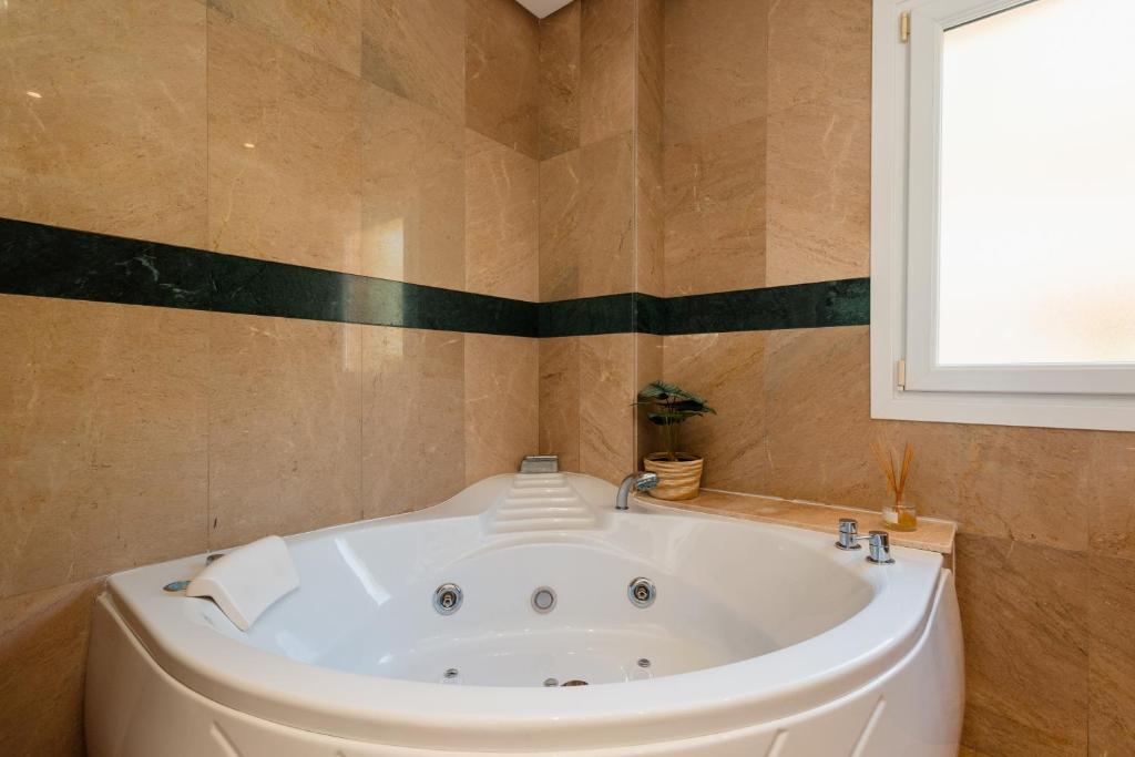 Koupelna v ubytování Penthouse with sea views in Nueva Andalucía